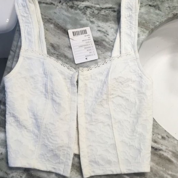 UO Front-Clasp Crop - Picture 2 of 12