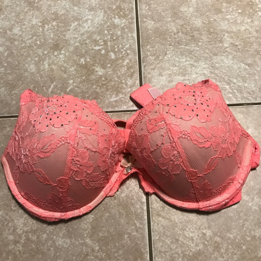 Victoria's Secret peach bra