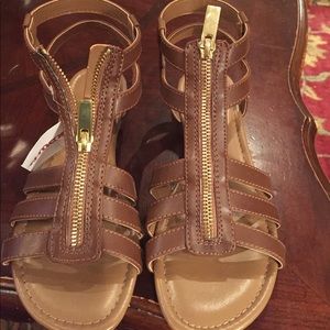 Cute sandals. Never worn