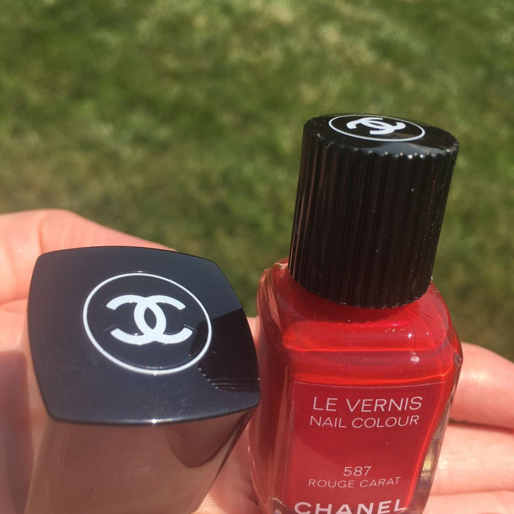 CHANEL Rouge Carat #587 Le Vernis Nail Polish