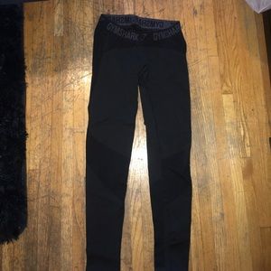 Gym shark leggings