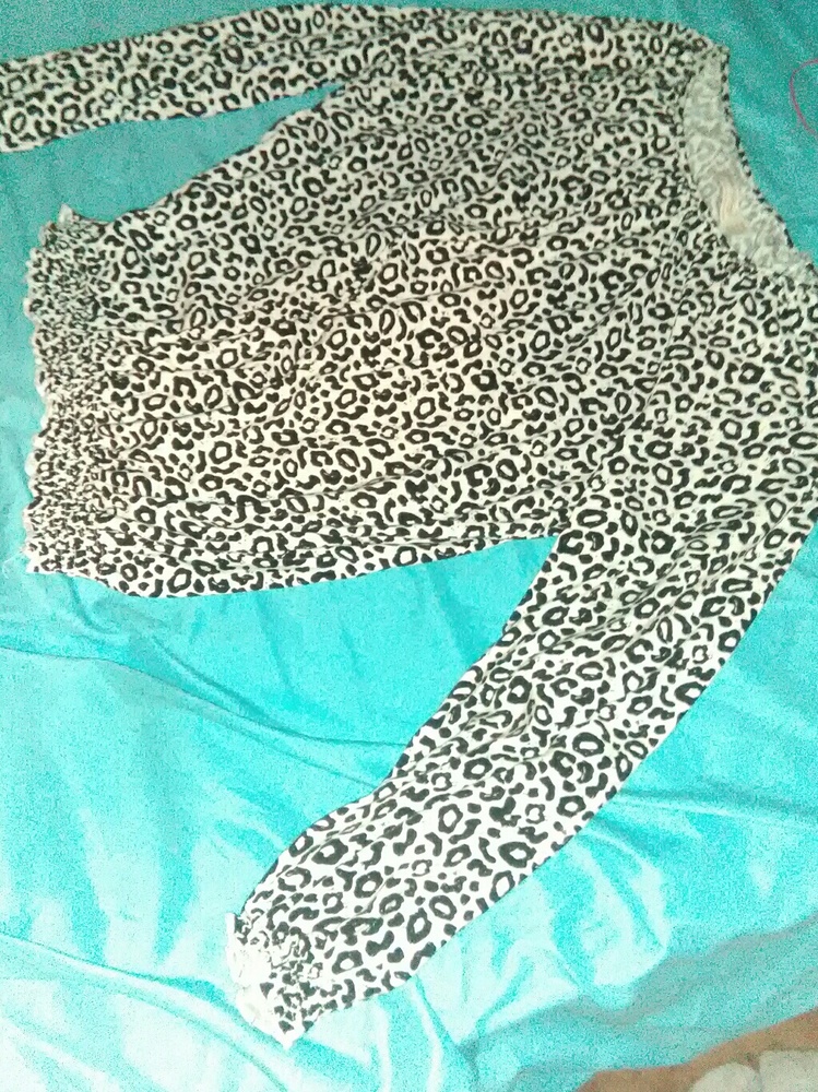 I am selling a long sleeve shirt