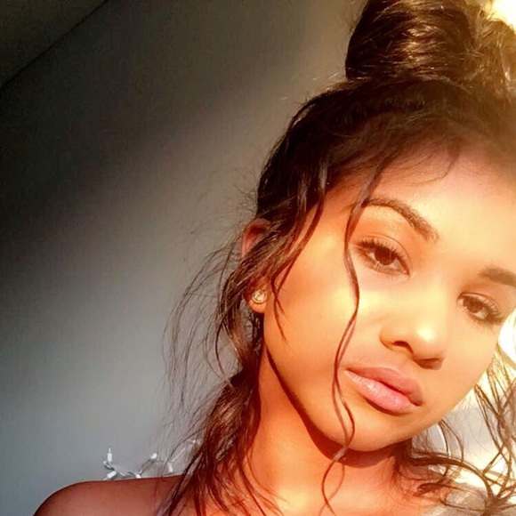 Meet your Posher, Alexis - Picture 1 of 1