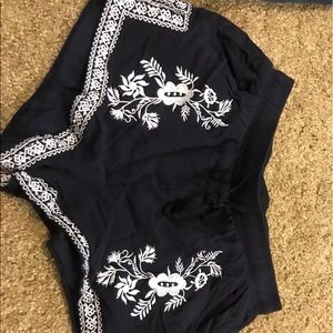 Super cute black glory shorts