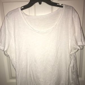 Basic scoop neck white Tshirt