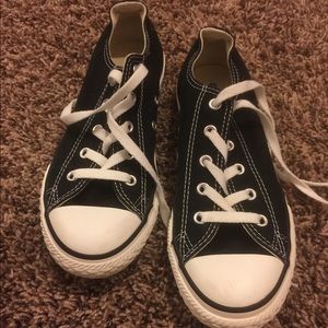 Black unisex low top converse kids 3
