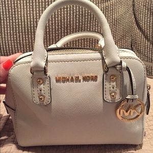 Michael kors mini jet set white purse. Authetic.