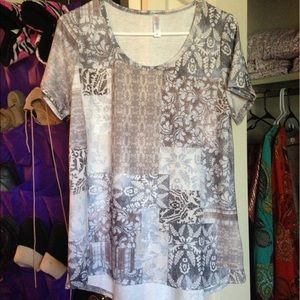 Lularoe Med Classic Tee