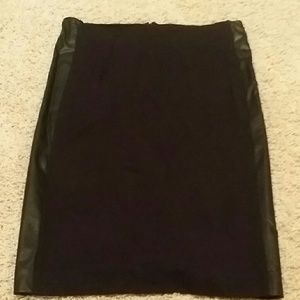 Pencil skirt with leather side panneling