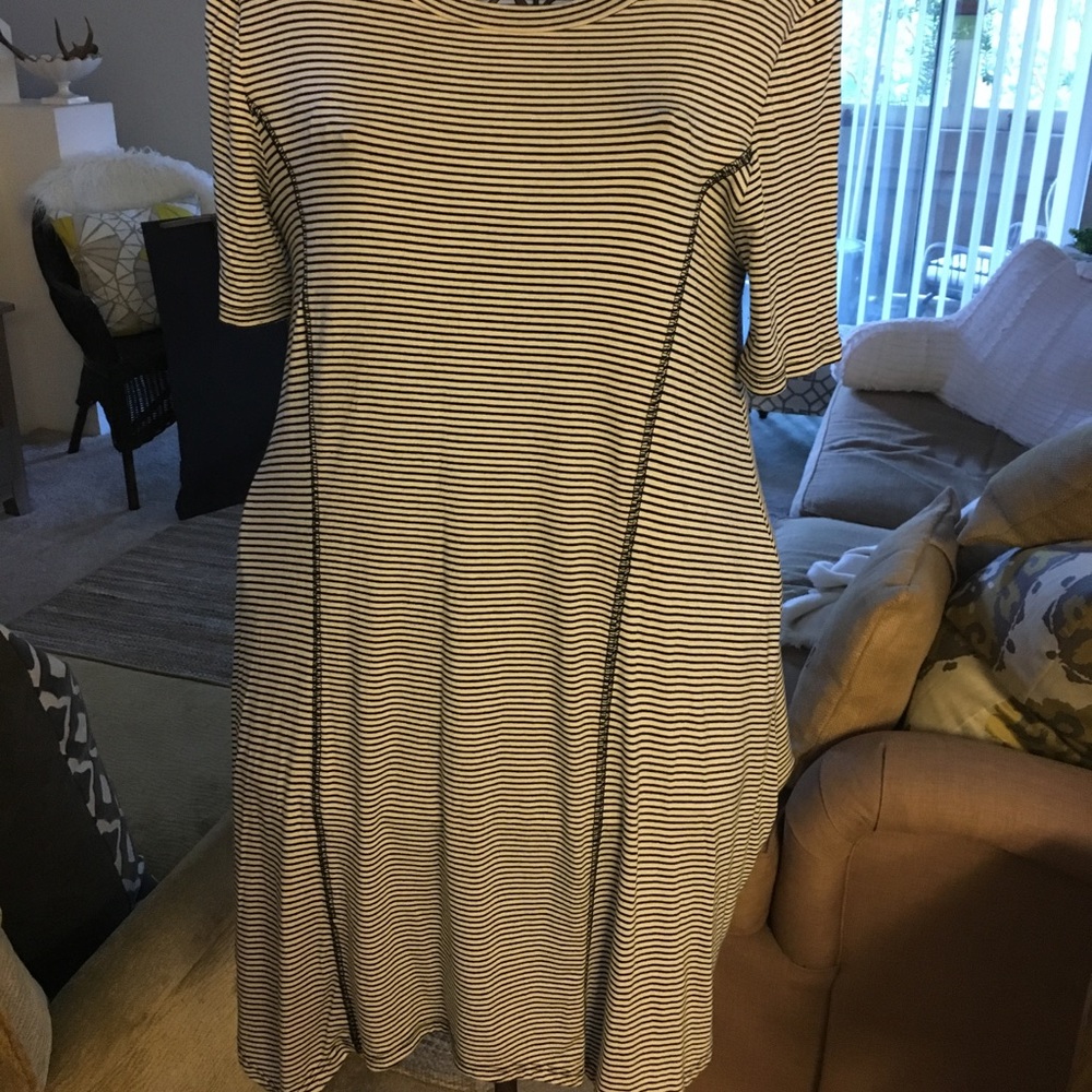 Stretchy fabric stripped dress