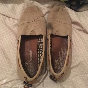 Beige Toms