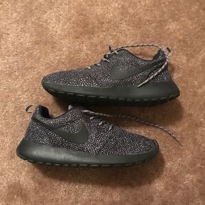 Black Speckled Nike Roshes