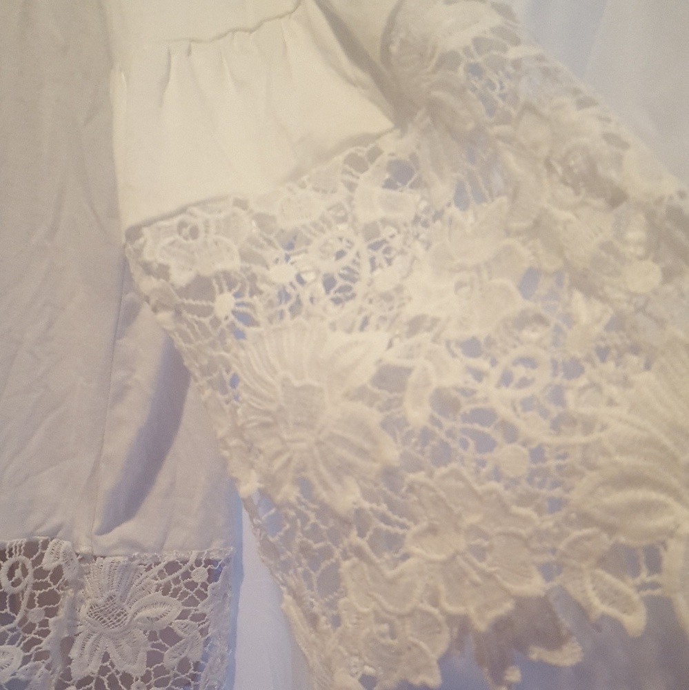 Off the shoulder White Top - Picture 4 of 4