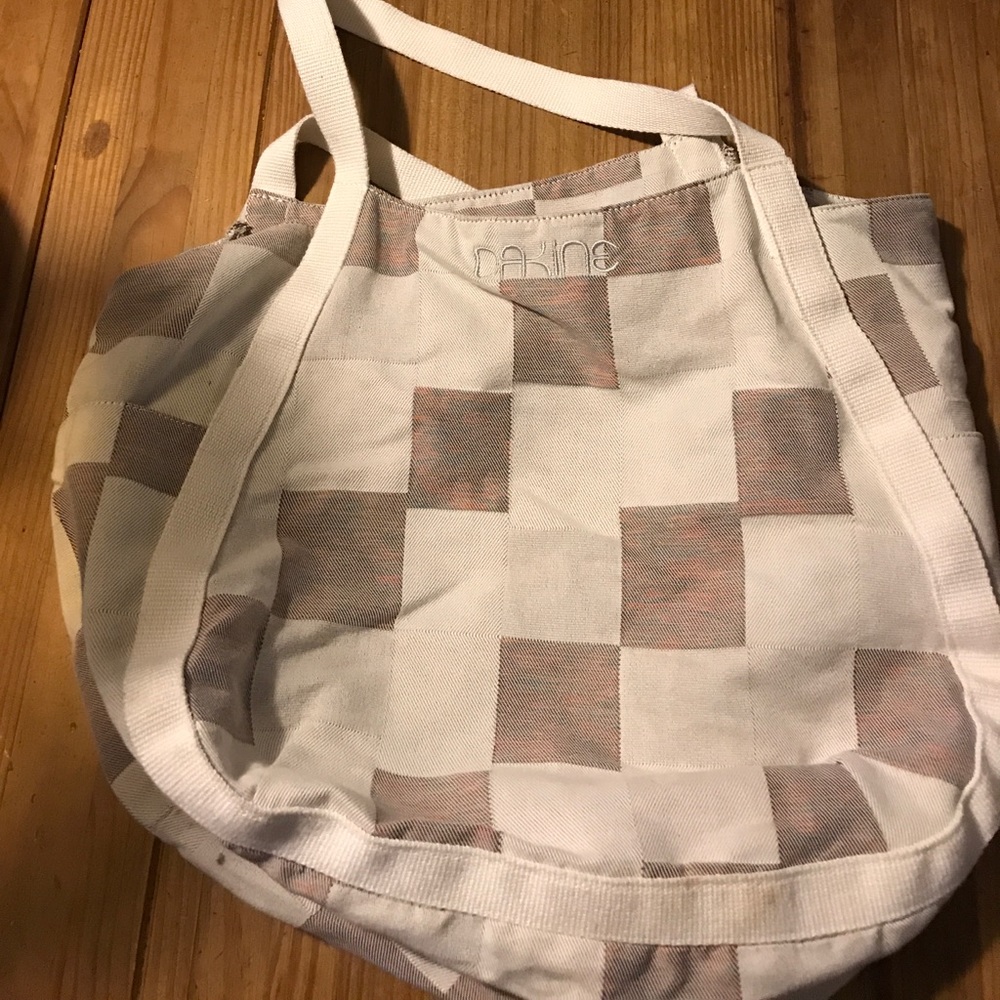 Dakine tote