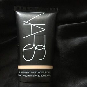 NARS Pure Radiant Tinted Moisturizer!! (Finland)
