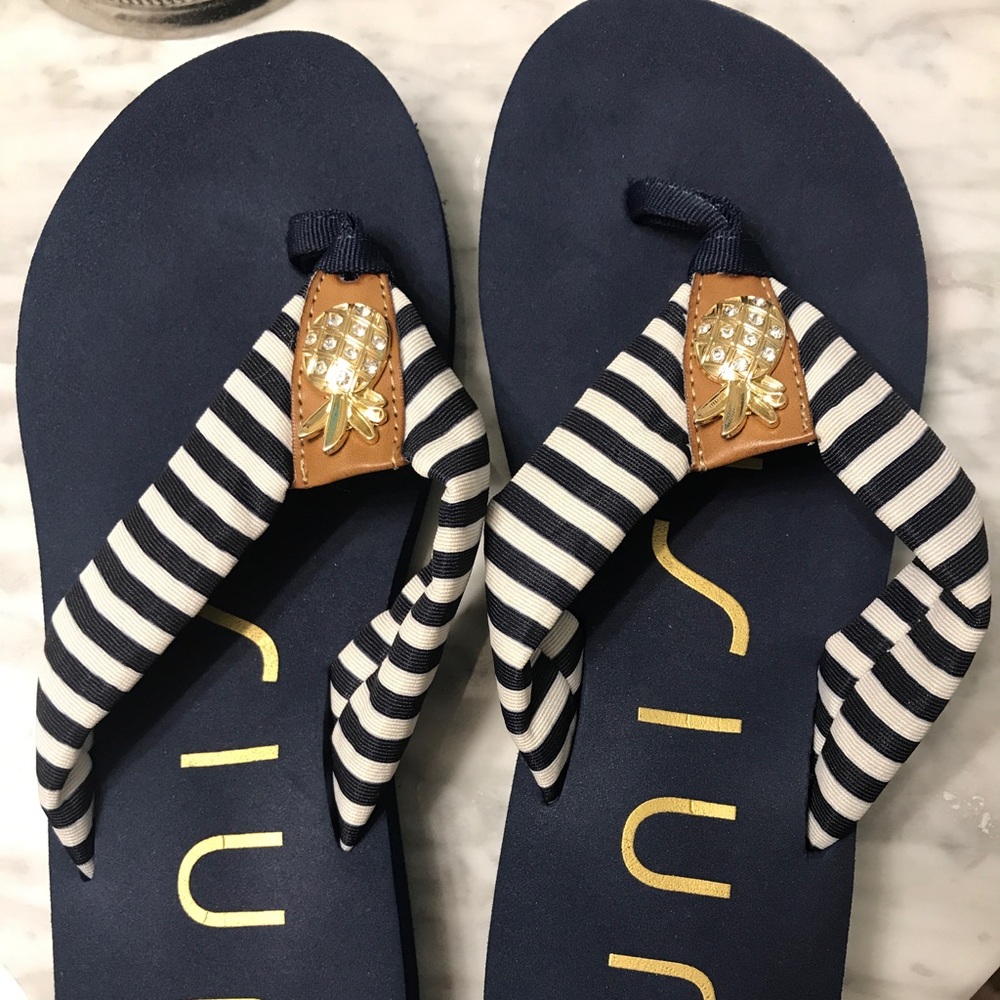 Cute summer flip flops!