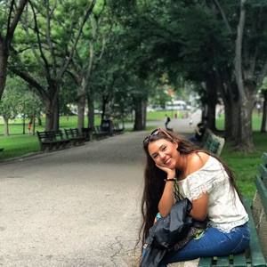 Meet your Posher, Laura