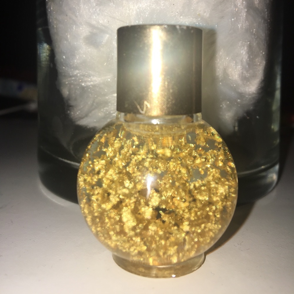 Decretive bottle with real gold