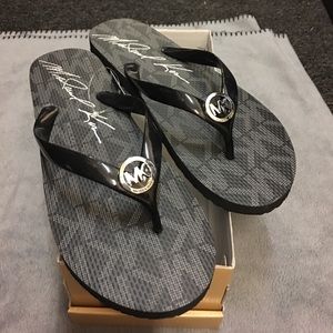 Micheal Kors Flats