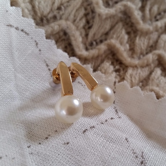 Pearl Drop and Sparkly White Stud Earring Set - Picture 5 of 6