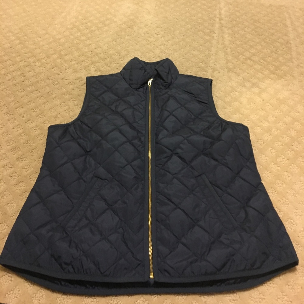 Lightweight puffer vest