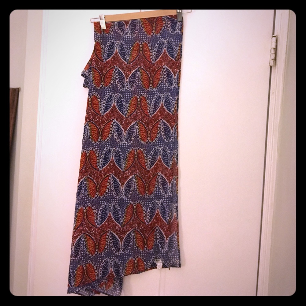 Nieves Lavi 100% silk printed scarf