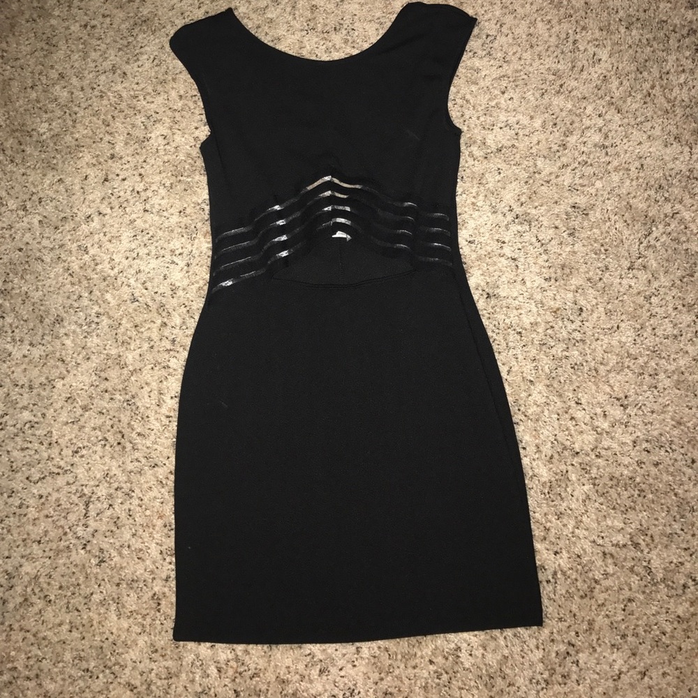 Black bodycon dress