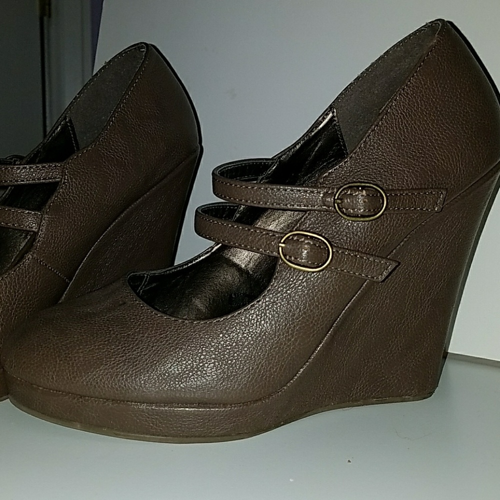 Double Strap Wedges