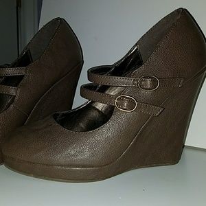 Double Strap Wedges