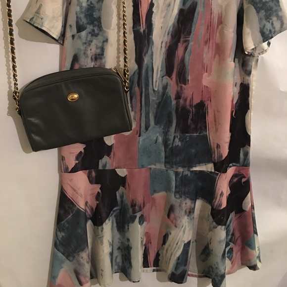 Chic Straight Dress with Flared Bottom - Picture 3 of 4