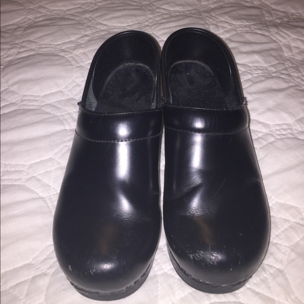 Very comfortable black Danskos! Perfect for fall!
