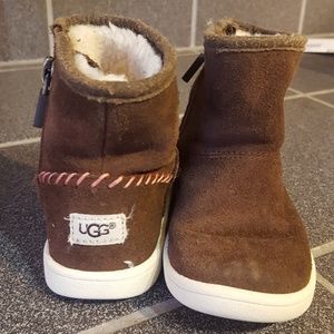 Ugg Boots, color brown size toddler 7