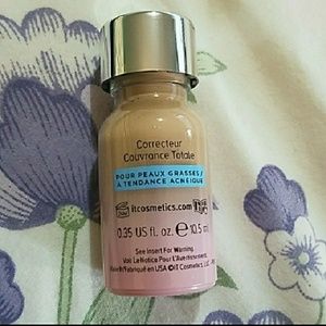 It Cosmetics Bye Bye Breakout-MEDIUM