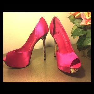 🎃 Sale 🎃Hot Pink  Bebe Stunners 👠👀😍