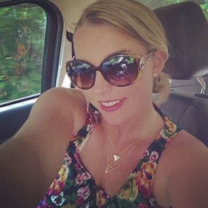 Meet your Posher, Elizabeth