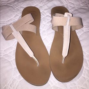 Comfy sandals! Strap goes around the ankle!