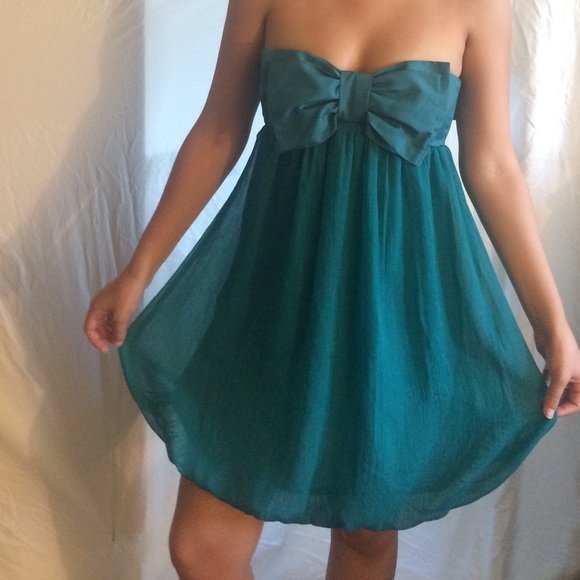 Urban Outfitters Dresses & Skirts - Emerald green Strapless Dress