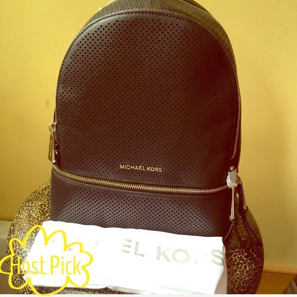 MICHAEL Michael Kors Handbags - 🎉HP🎉NEW Michael Kors Rhea zip leather backpack
