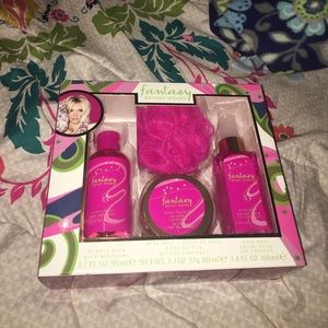 Britney Spears bath set