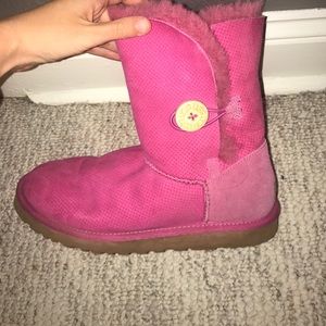 Pink bailey button Ugg boots
