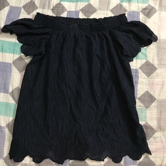 Off the Shoulder Scalloped Top - Picture 3 of 4