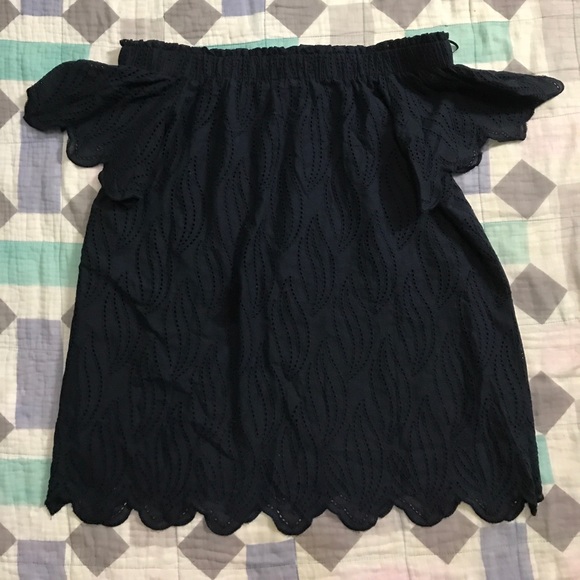 Off the Shoulder Scalloped Top - Picture 4 of 4