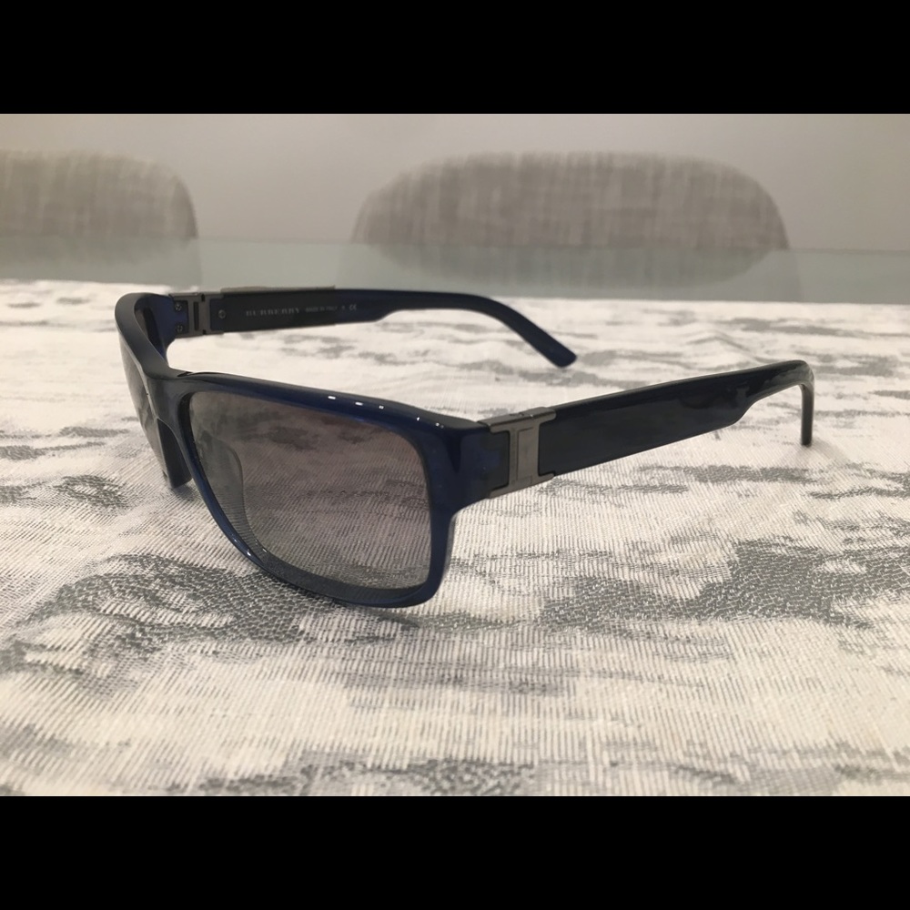 BURBERRY Sunglasses