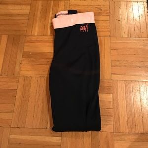 Navy leggings with light pink!