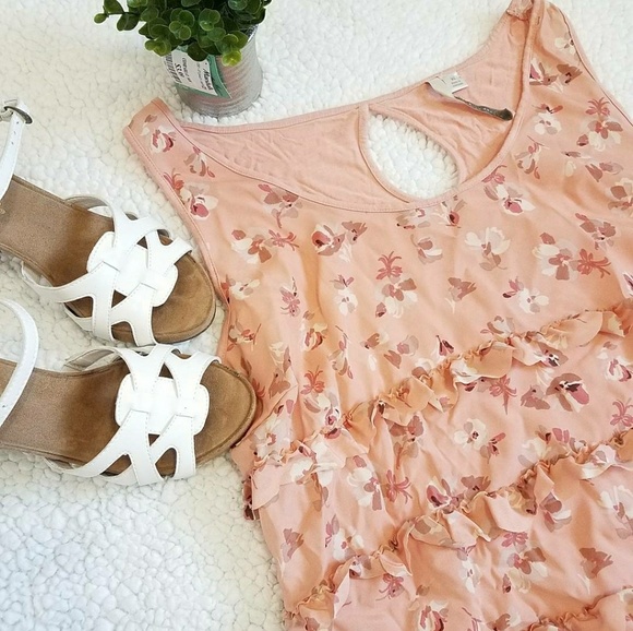 Lauren Conrad Tops - ⬇$25 Lauren Conrad Floral ruffel tank top