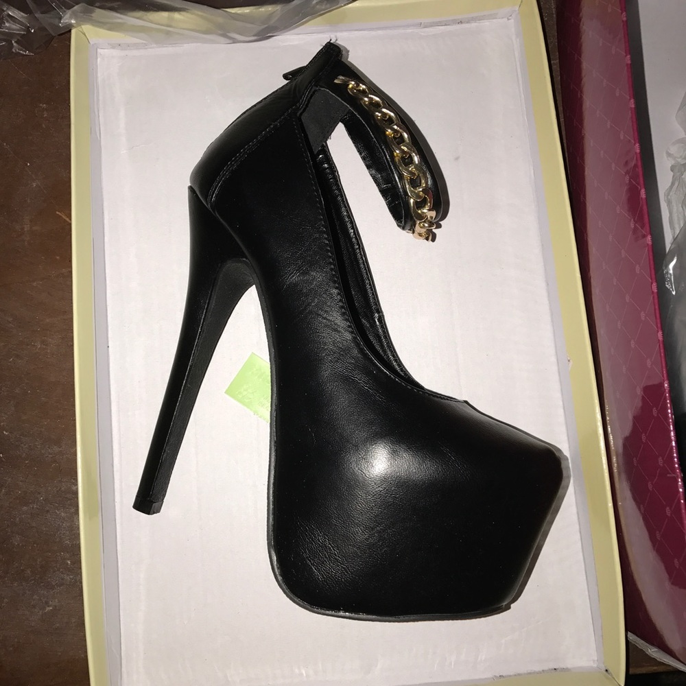 🚨final price🚨Black heels new in box
