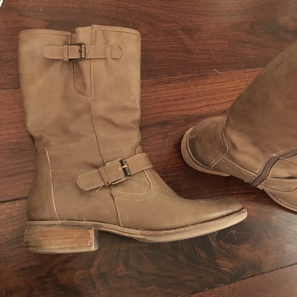 Boots - Picture 2 of 4