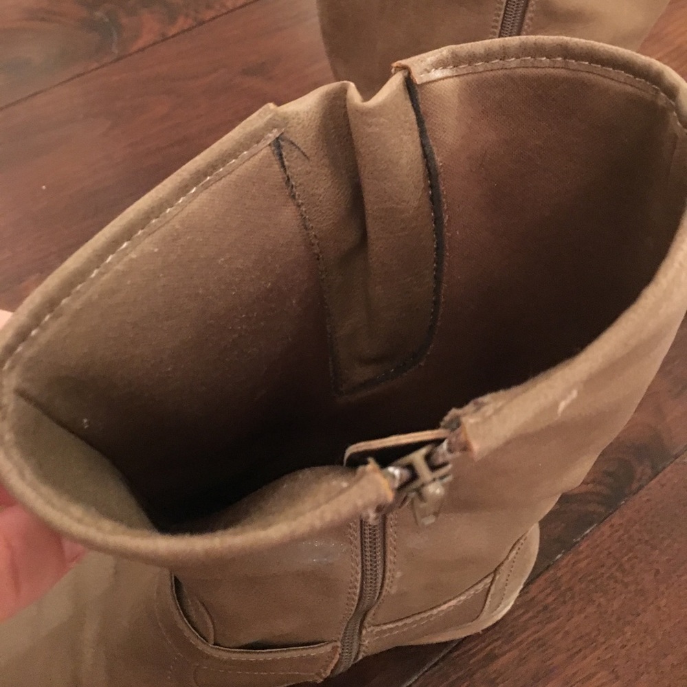 Boots - Picture 4 of 4