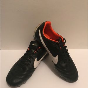 Nike Tempo soccer cleats size 8.5
