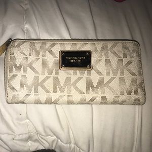 Michael kors logo wallet
